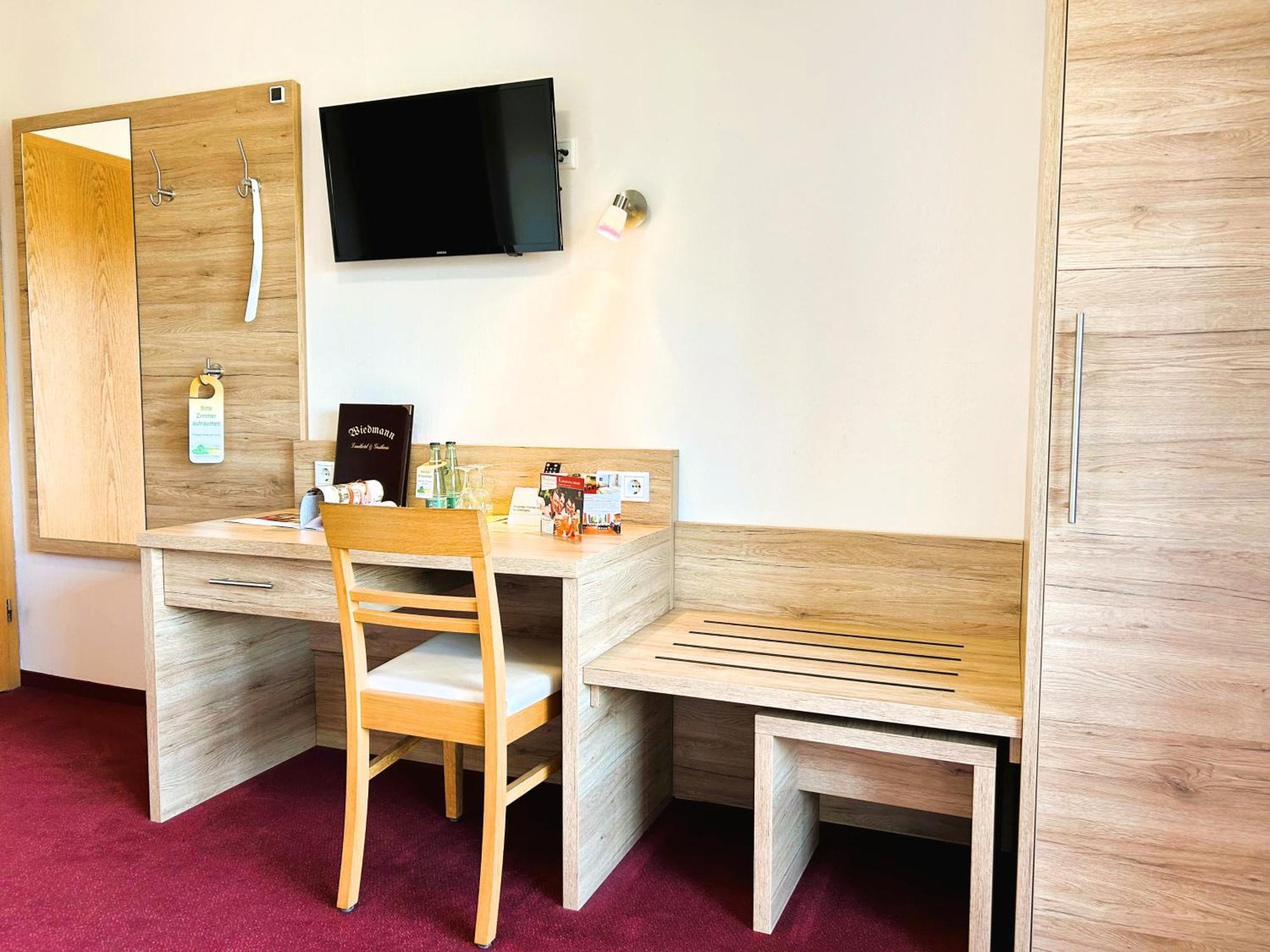 Gasthaus Und Landhotel Wiedmann Eresing Екстериор снимка