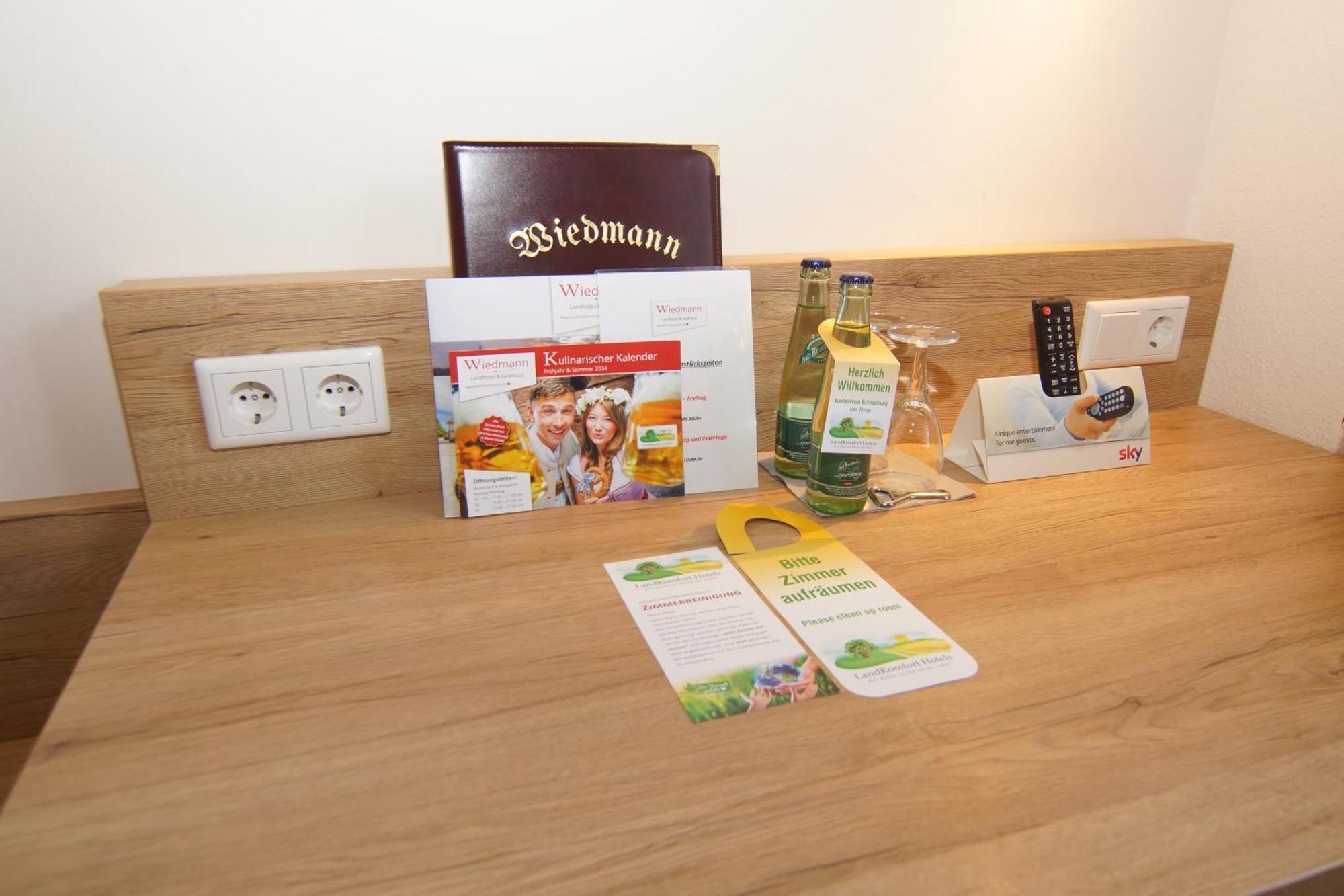 Gasthaus Und Landhotel Wiedmann Eresing Екстериор снимка
