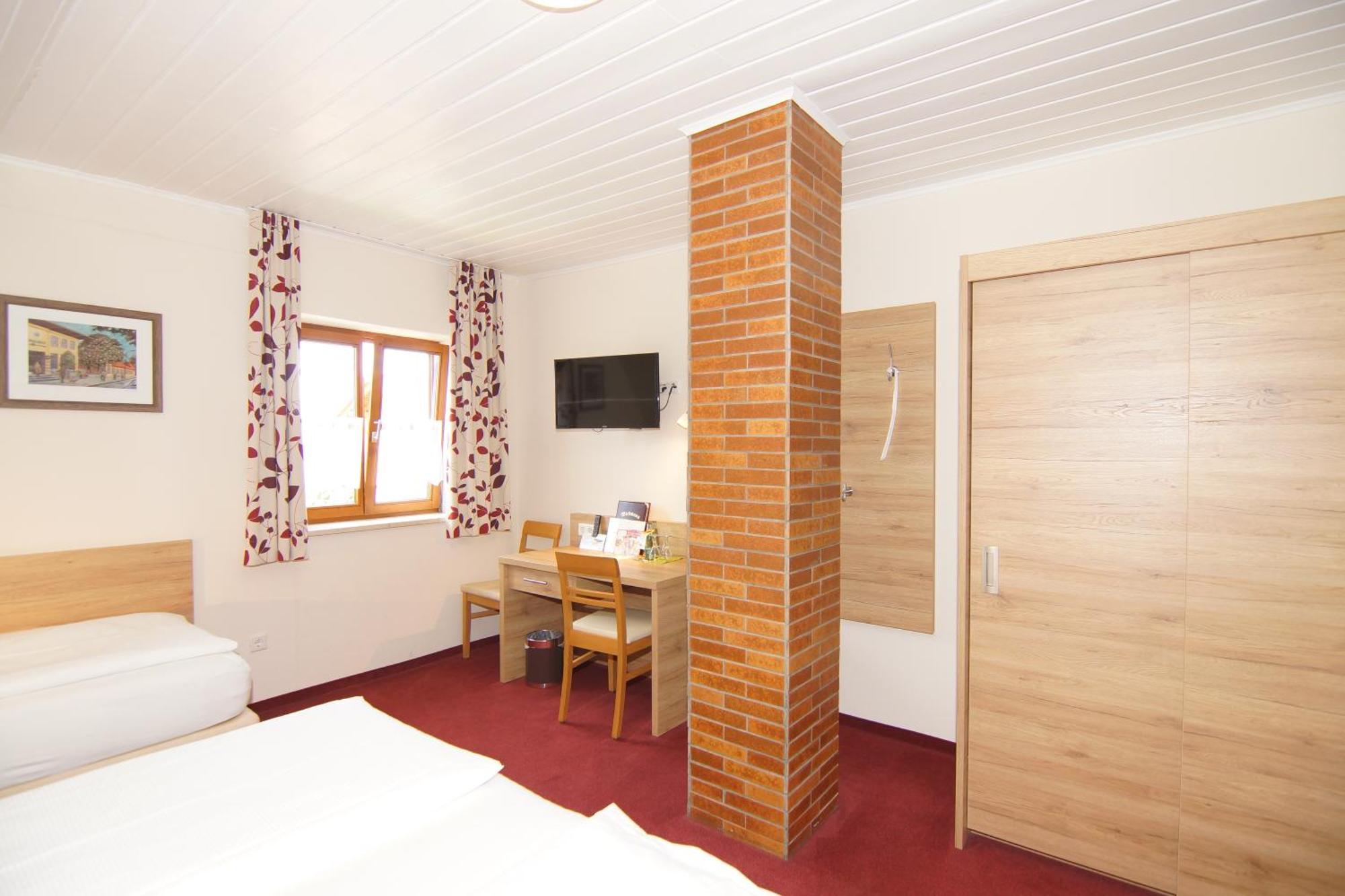 Gasthaus Und Landhotel Wiedmann Eresing Екстериор снимка