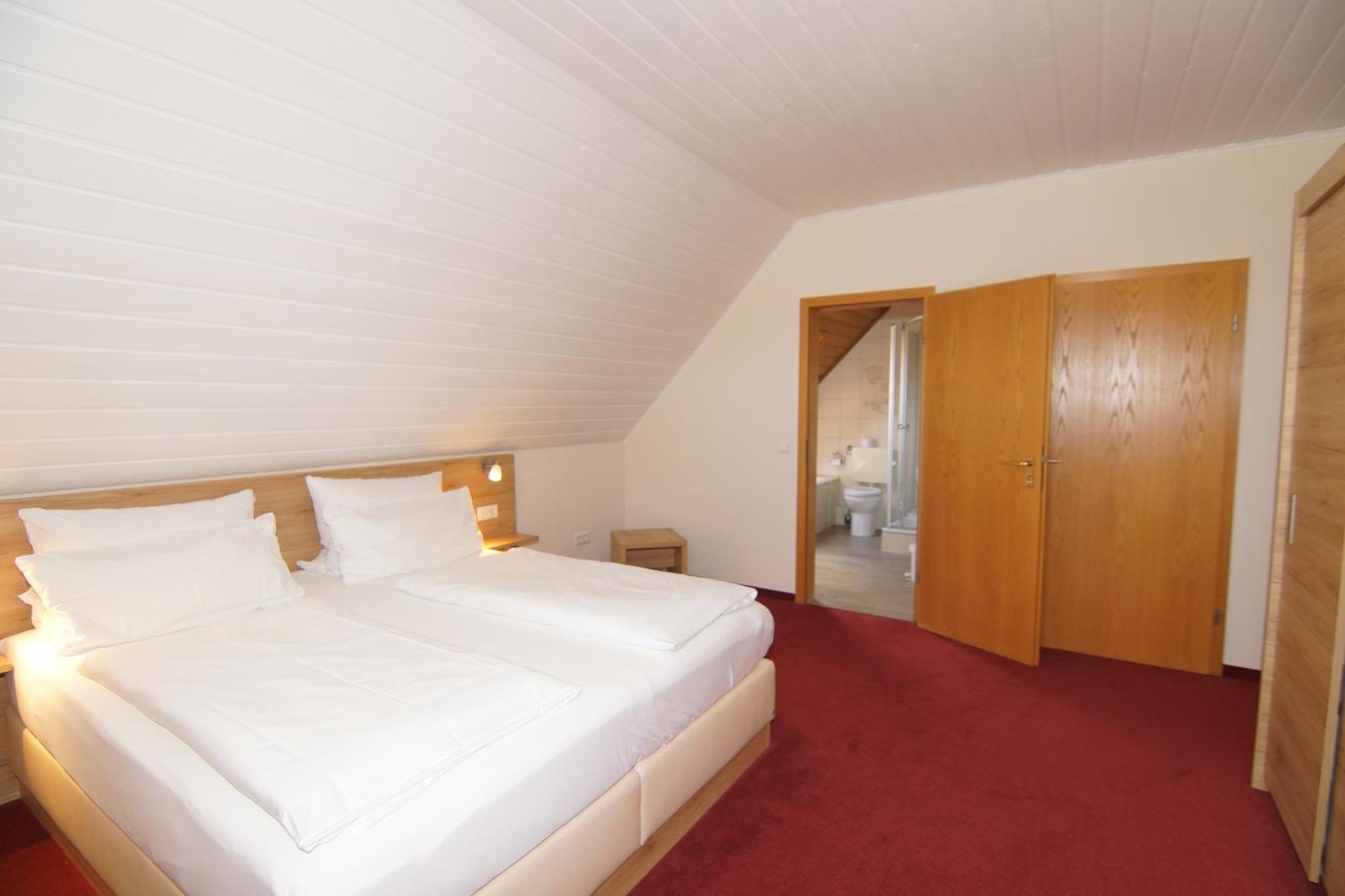 Gasthaus Und Landhotel Wiedmann Eresing Екстериор снимка