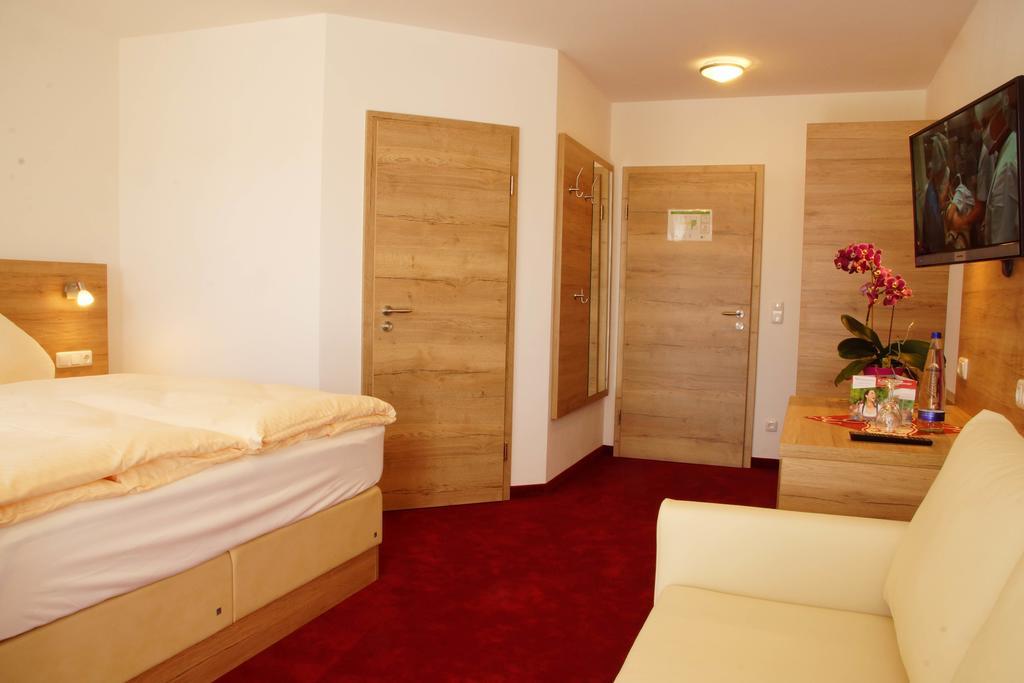 Gasthaus Und Landhotel Wiedmann Eresing Екстериор снимка