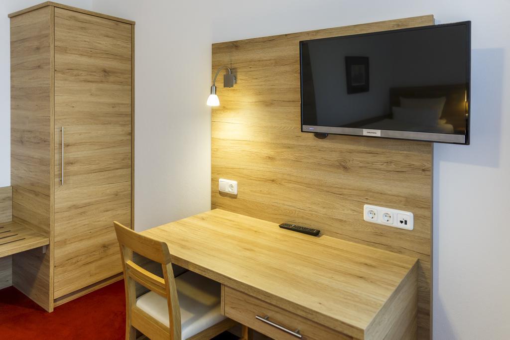 Gasthaus Und Landhotel Wiedmann Eresing Екстериор снимка