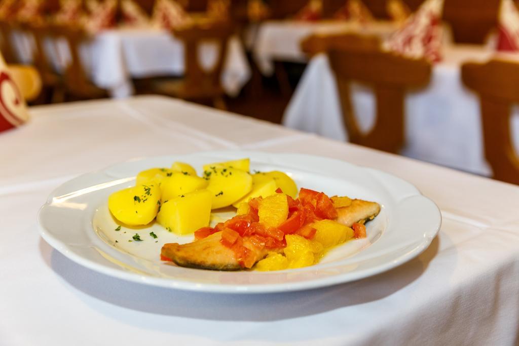 Gasthaus Und Landhotel Wiedmann Eresing Екстериор снимка