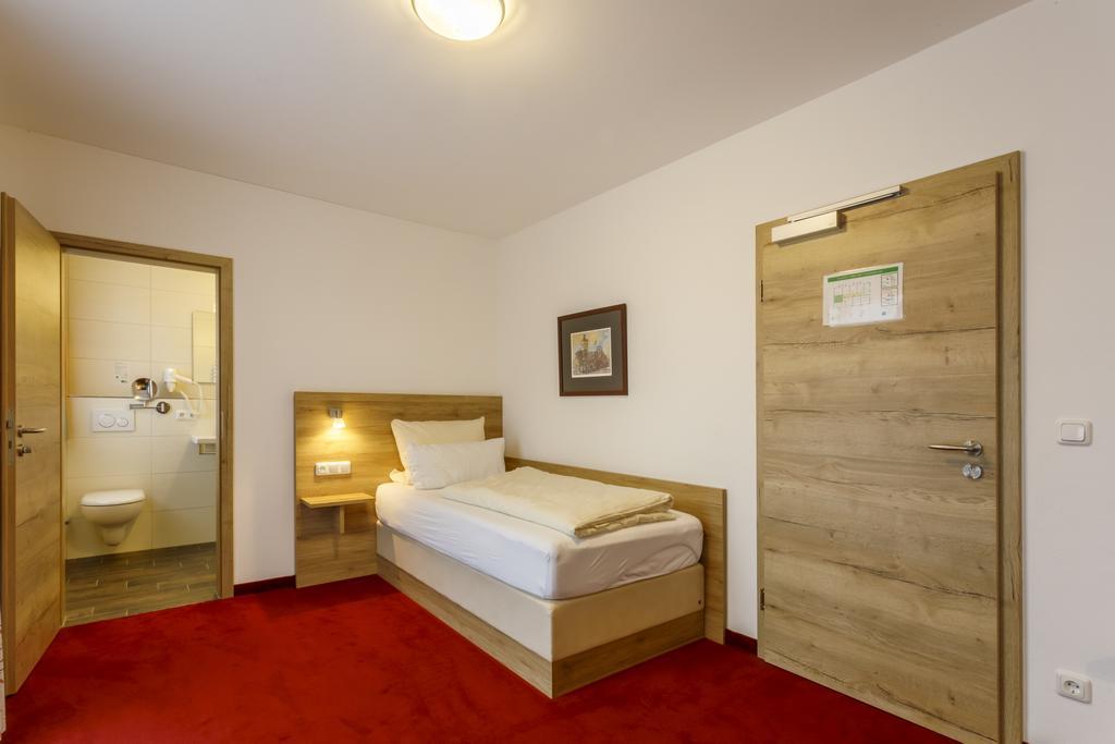 Gasthaus Und Landhotel Wiedmann Eresing Екстериор снимка