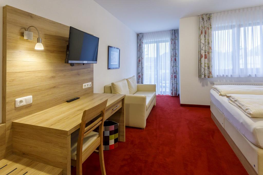 Gasthaus Und Landhotel Wiedmann Eresing Екстериор снимка
