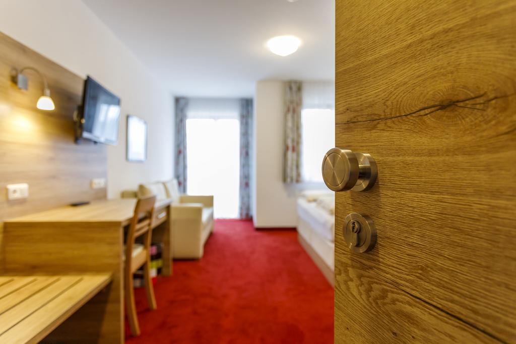 Gasthaus Und Landhotel Wiedmann Eresing Екстериор снимка