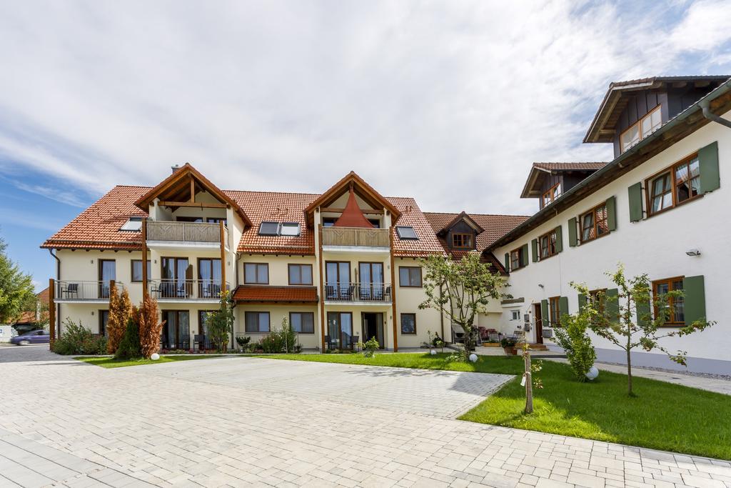 Gasthaus Und Landhotel Wiedmann Eresing Екстериор снимка